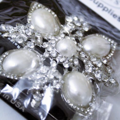 Brooch- Pearl Flower