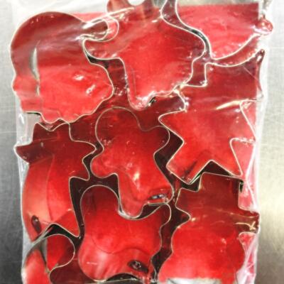 M Mini Christmas Mix Cutter Set is shown within package.