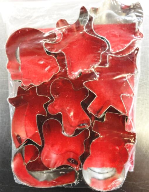 M Mini Christmas Mix Cutter Set is shown within package.