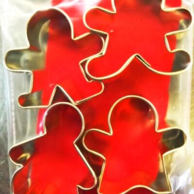 M Gingerbread Men 4 Body Types Cutter Set